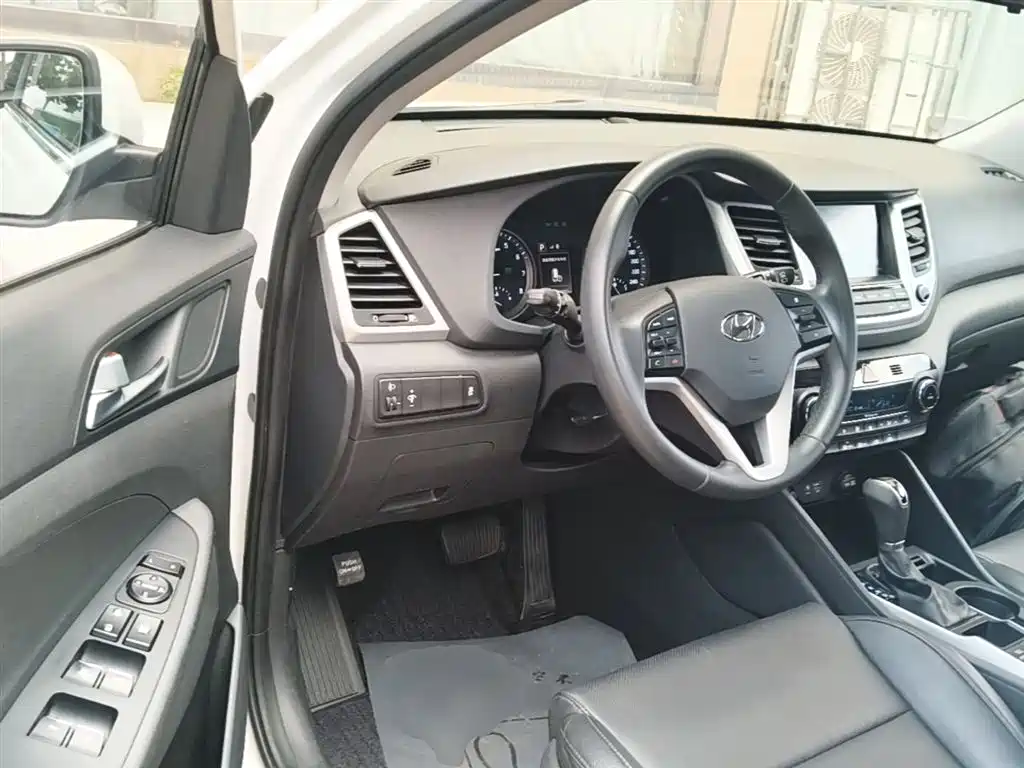 Hyundai Tucson 2017 — фото 16