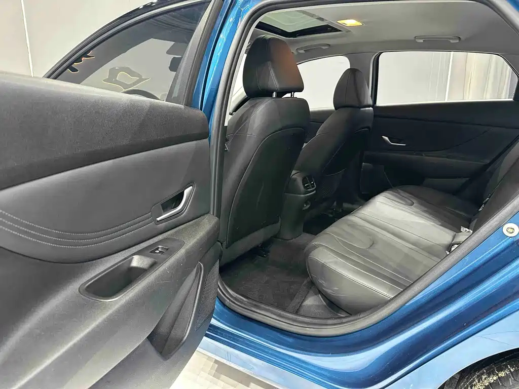 Hyundai Elantra 2022 — фото 16