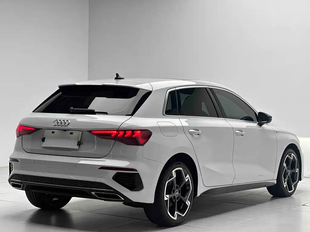 Audi A3 2023 — фото 9