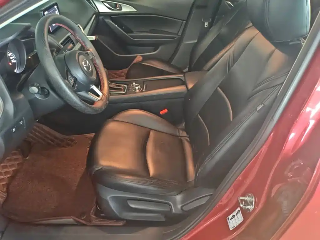 Mazda 3 Axela 2018 — фото 15