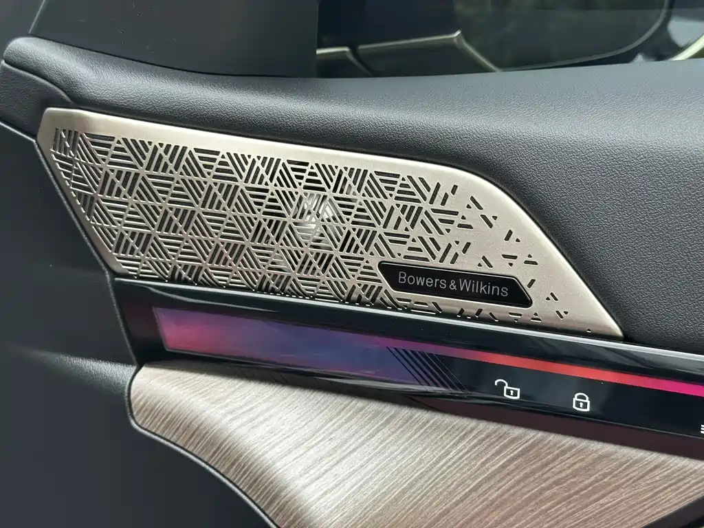 BMW 5 Series 2025 — фото 19