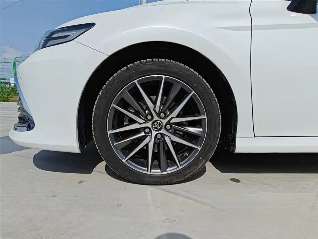 Toyota Camry 2022 — фото 23