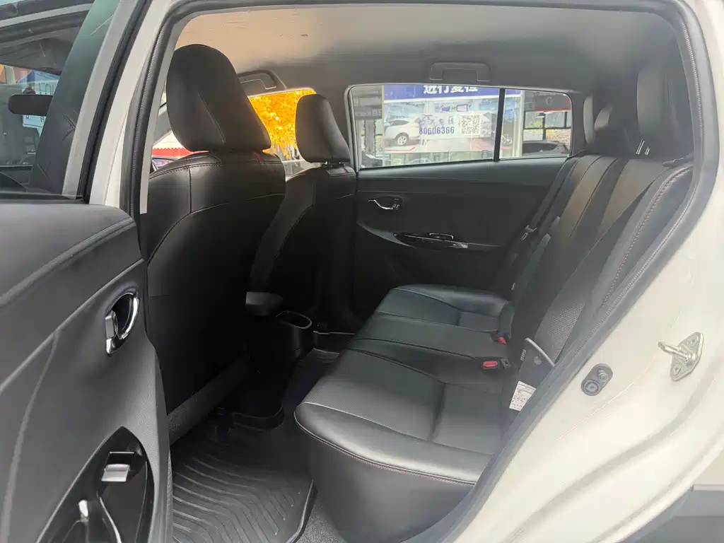 Toyota Yaris L 2022 — фото 10