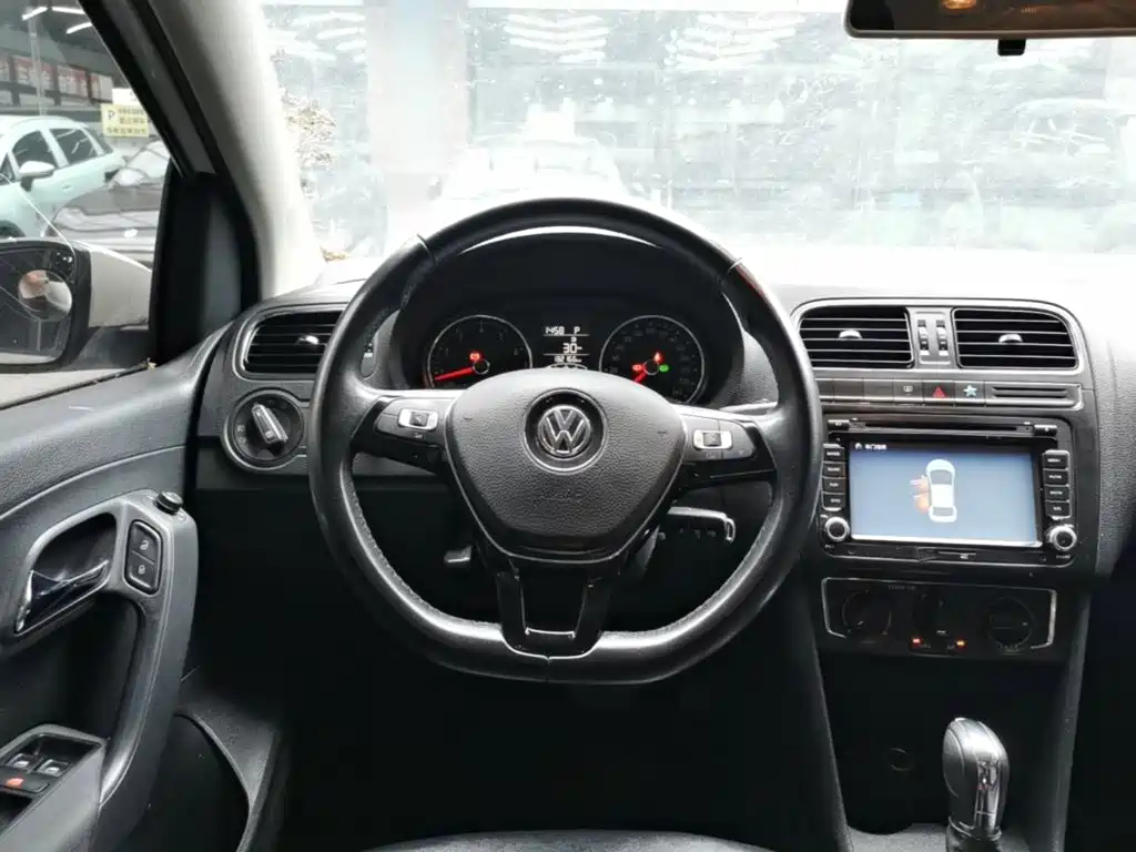 Volkswagen Polo 2017 — фото 11