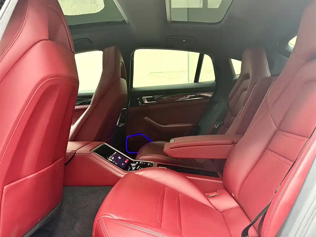Porsche Panamera 2021