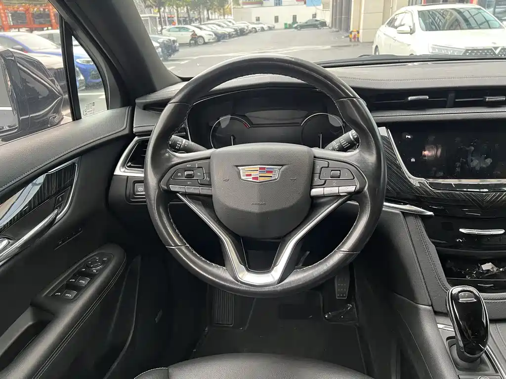Cadillac XT6 2021 — фото 11