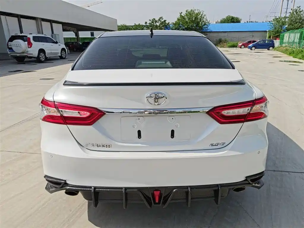 Toyota Camry 2022 — фото 6