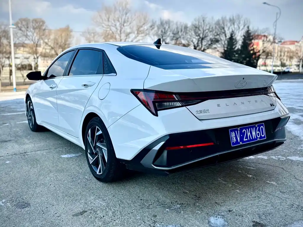 Hyundai Elantra 2023 — фото 4