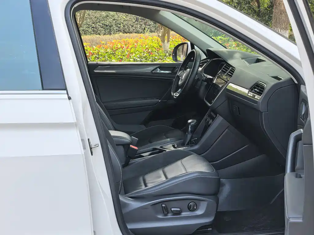 Volkswagen Tiguan L 2021 — фото 12
