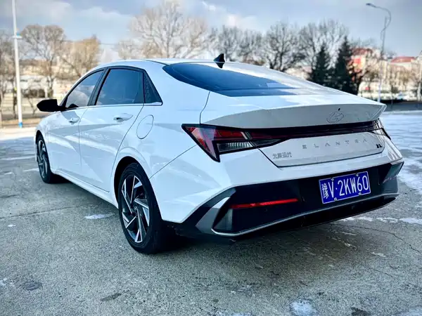 Hyundai Elantra 2023