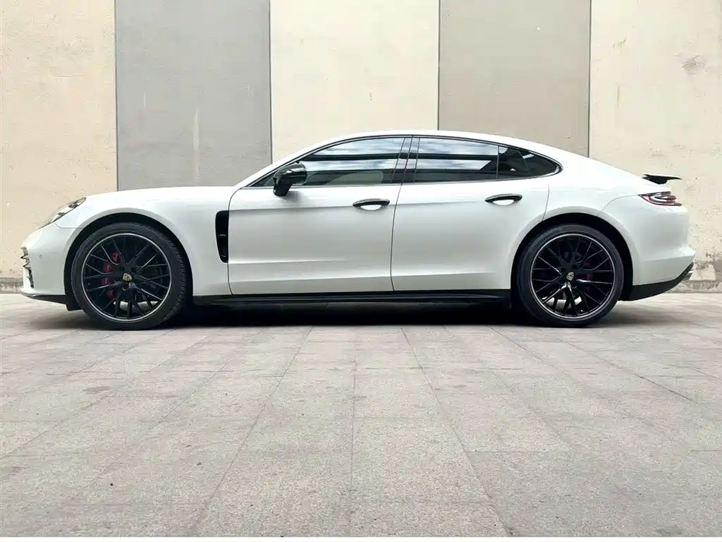 Porsche Panamera 2021