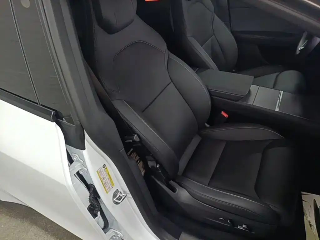 Tesla Model Y L 2025