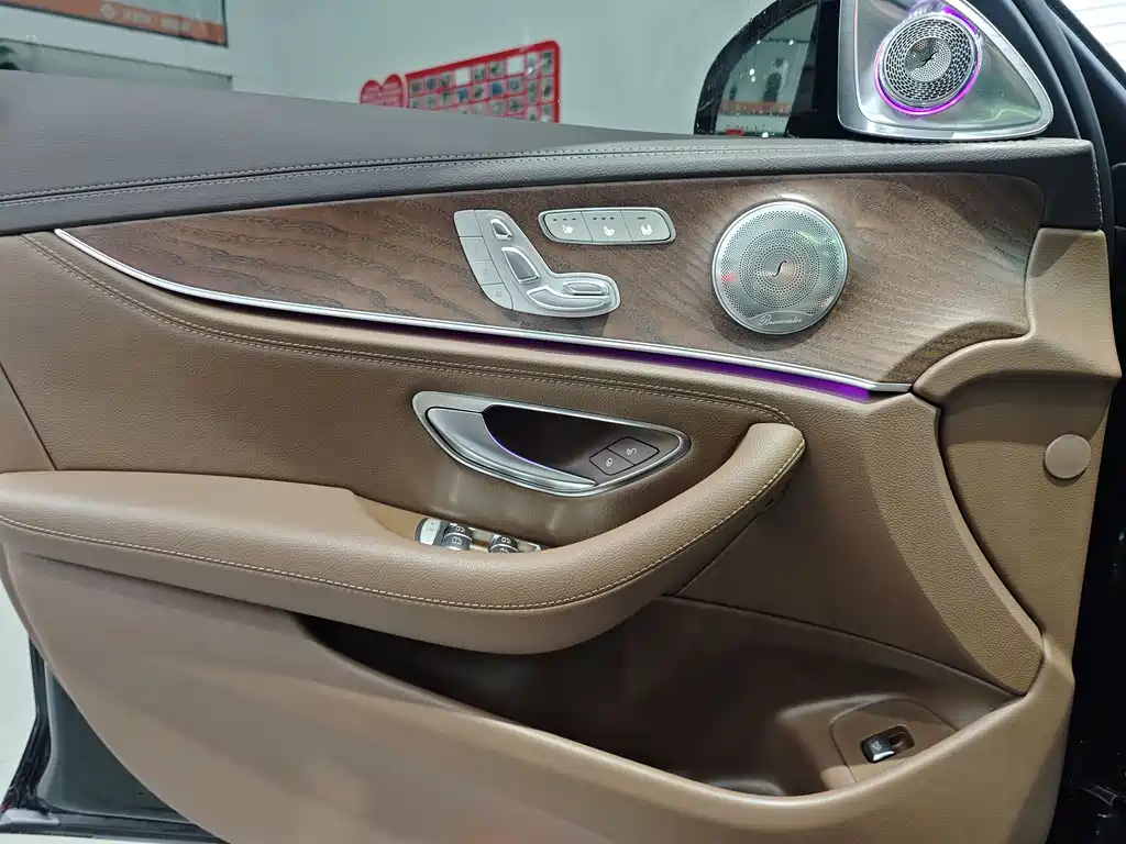 Mercedes-Benz E-Class 2023 — фото 17