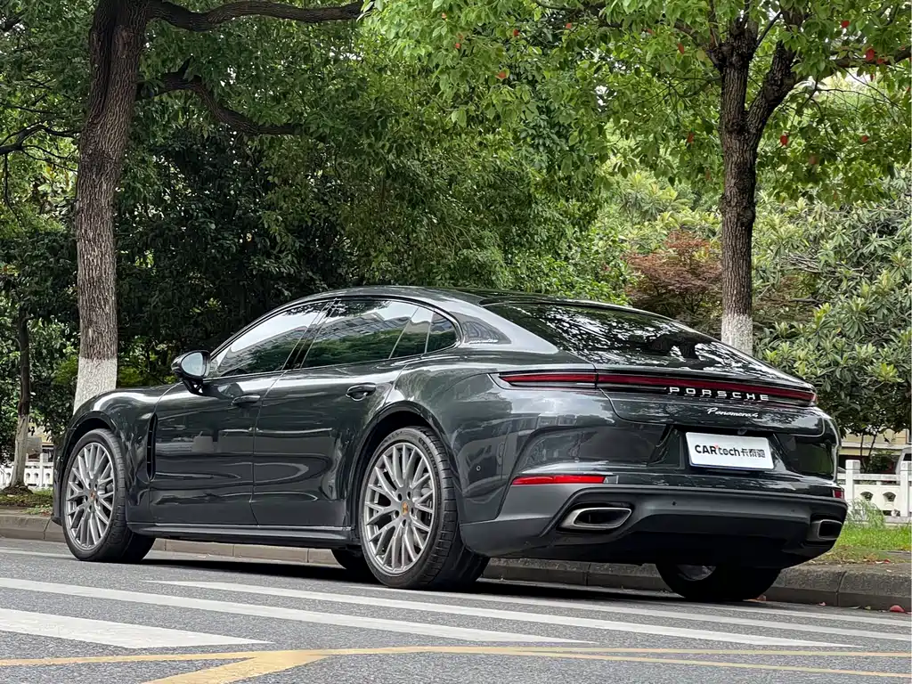 Porsche Panamera 2024