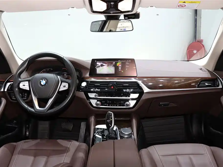 BMW 5 Series 2020 — фото 12