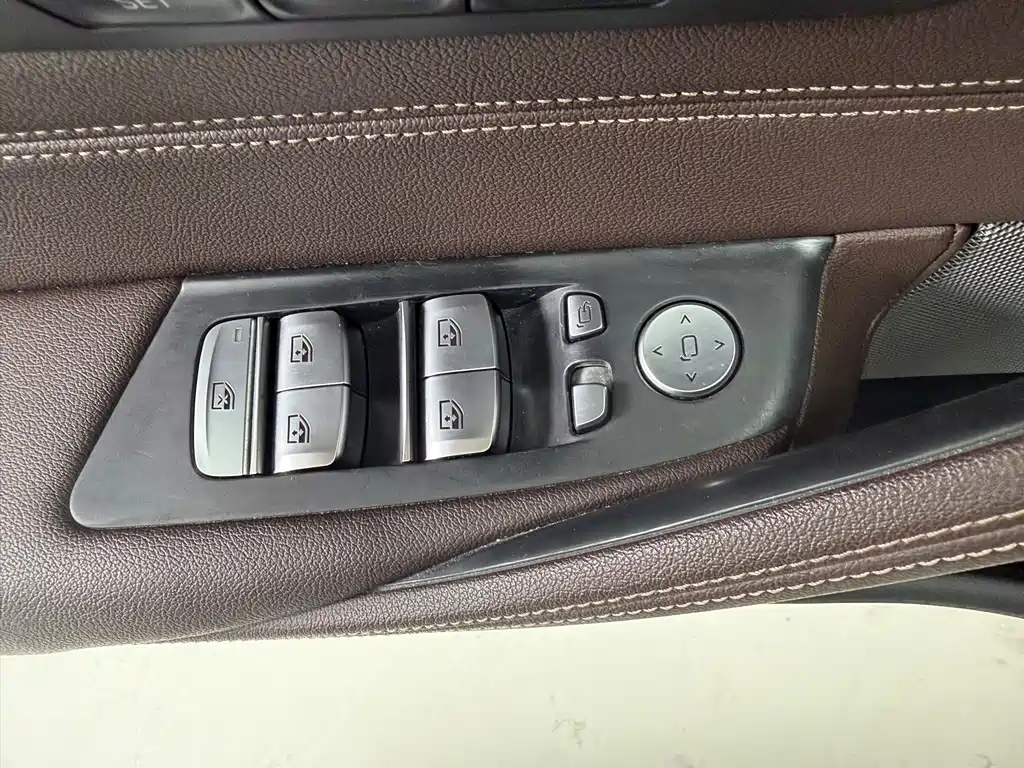 BMW 5 Series 2023 — фото 15
