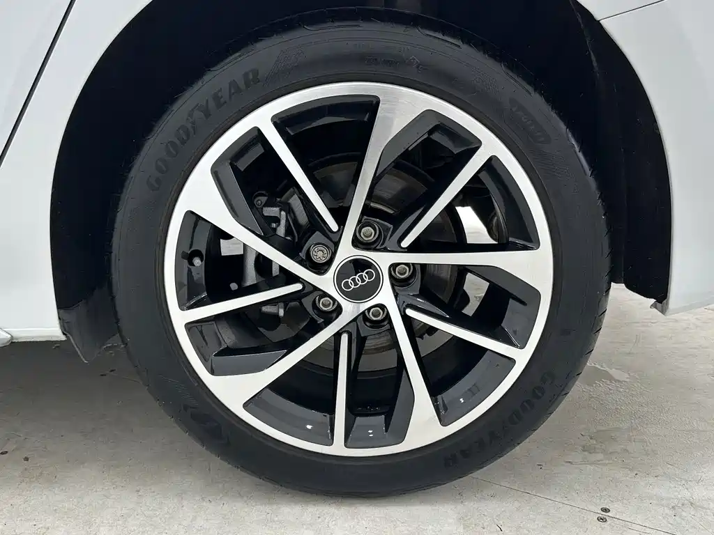 Audi A3 2023 — фото 17