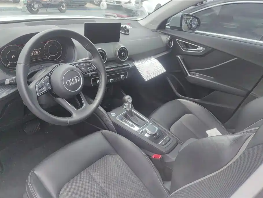 Audi Q2L E-Tron 2020 — фото 12
