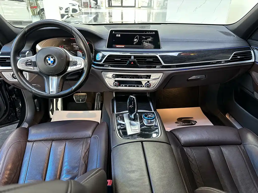 BMW 7 Series 2018 — фото 6