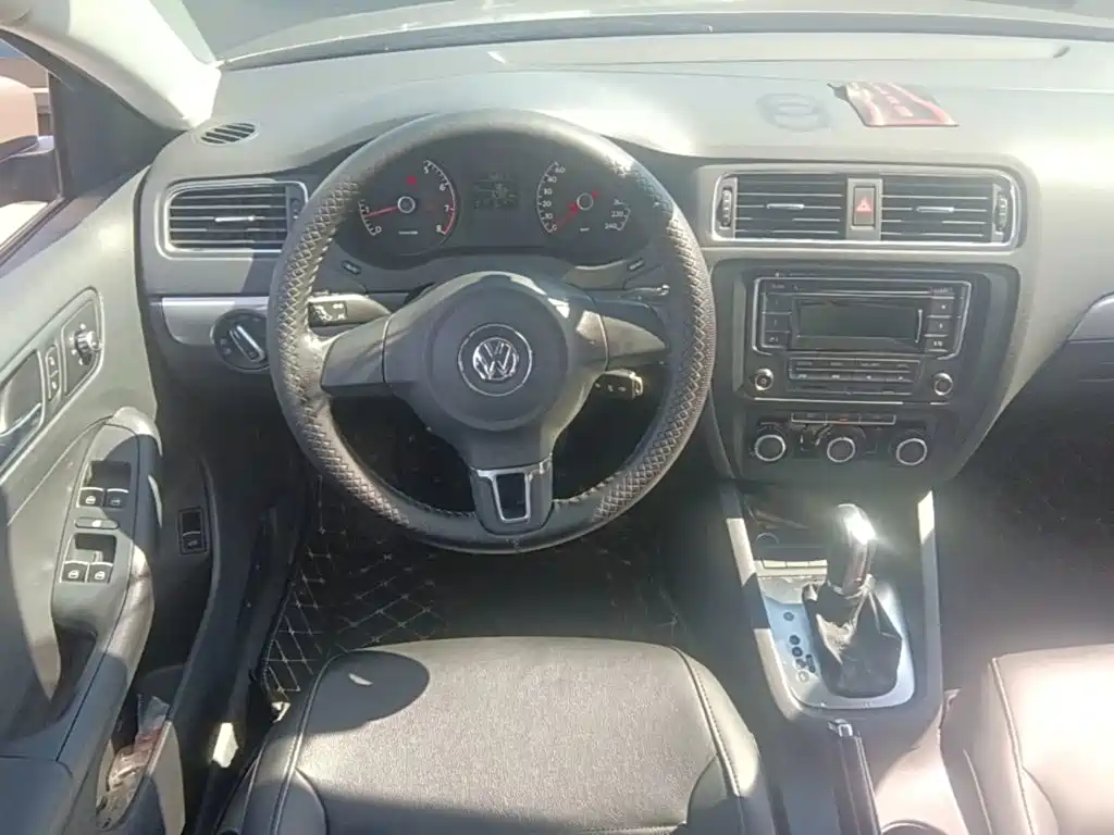 Volkswagen Sagitar 2014