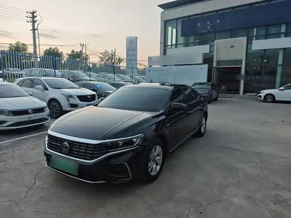Volkswagen Passat Plug-In Hybrid 2025