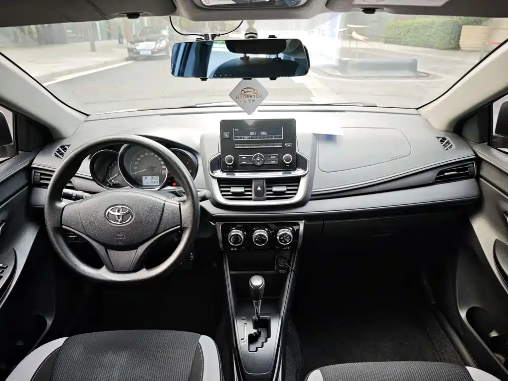 Toyota Yaris L 2020 — фото 7