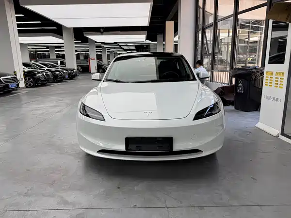 Tesla Model 3 2024