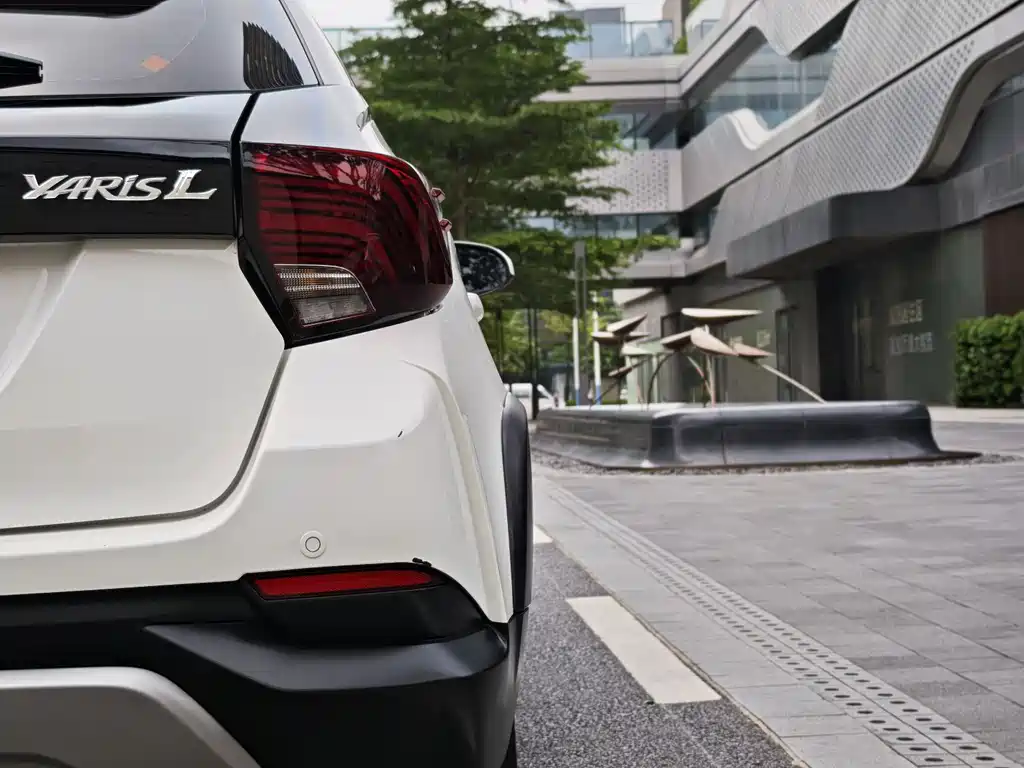 Toyota Yaris L 2020 — фото 17