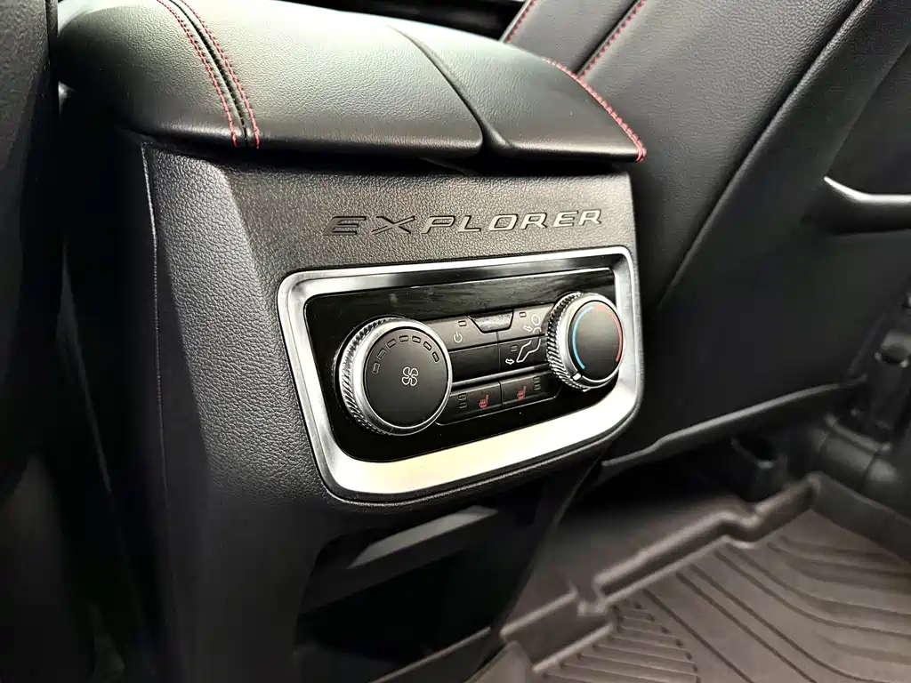 Ford Explorer 2023 — фото 11