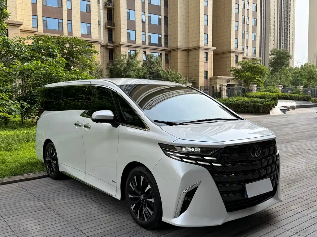 Toyota Alphard 2023 — фото 4