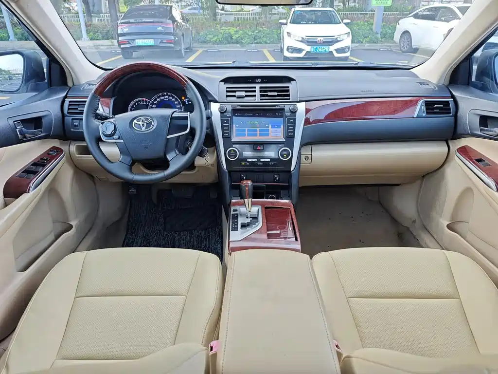Toyota Camry 2013 — фото 16