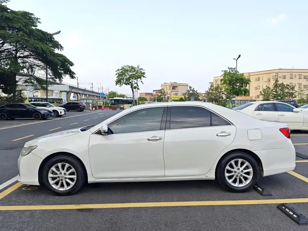 Toyota Camry 2013 — фото 4