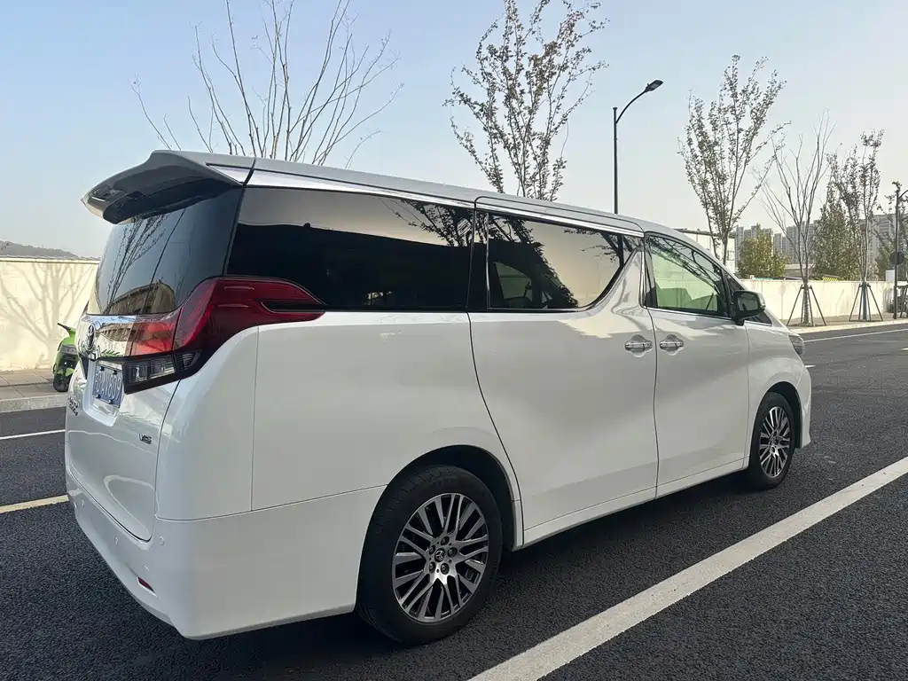 Toyota Alphard 2017 — фото 8