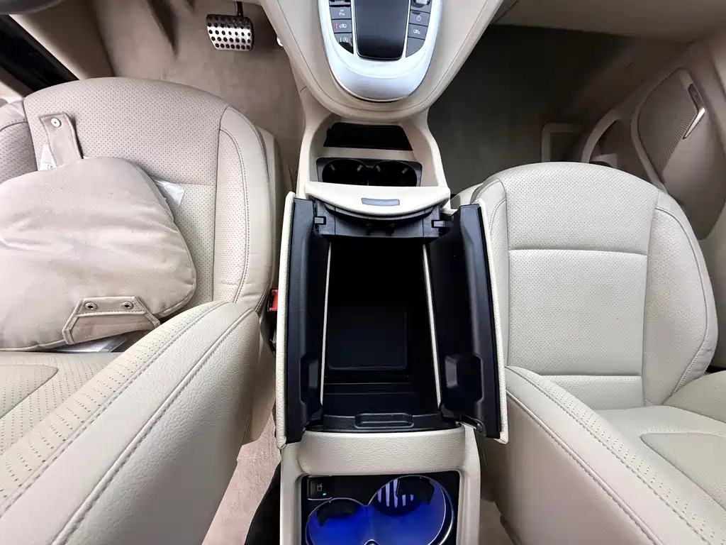 Mercedes-Benz V-Class 2021 — фото 12