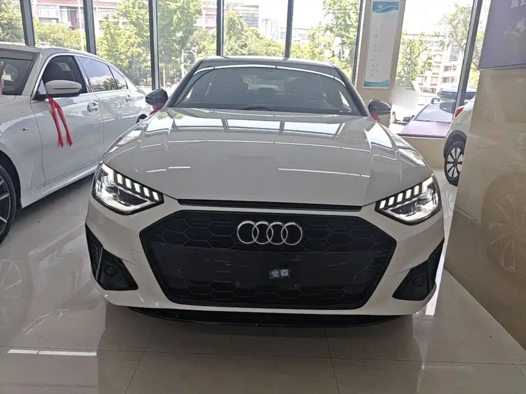 Audi A4L 2023 — фото 3