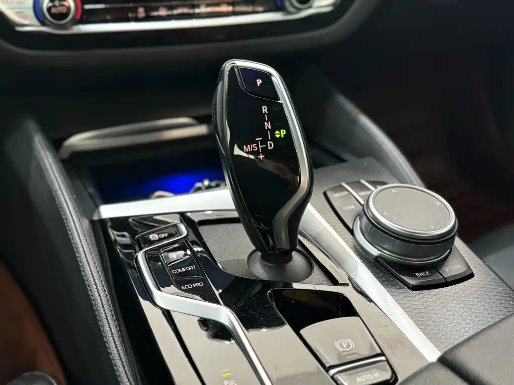 BMW 5 Series 2021 — фото 10