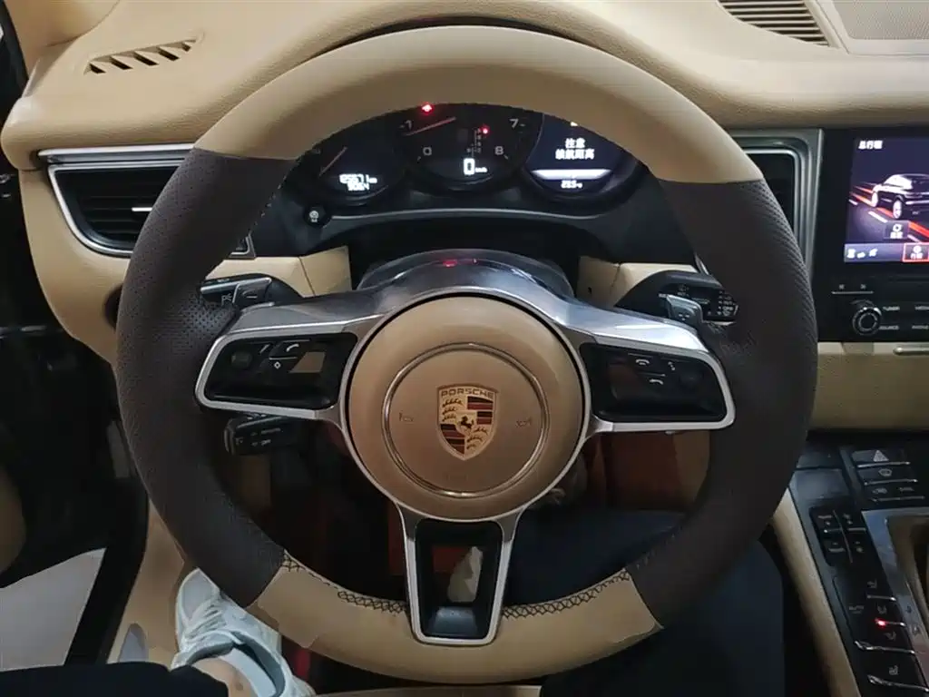 Porsche Macan 2016 — фото 11