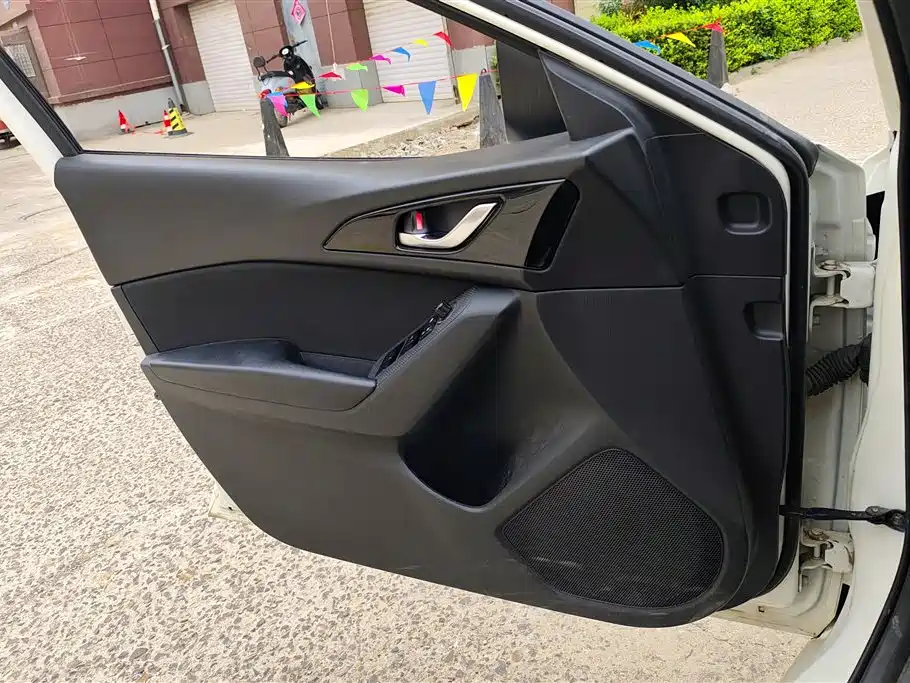 Mazda 3 Axela 2016
