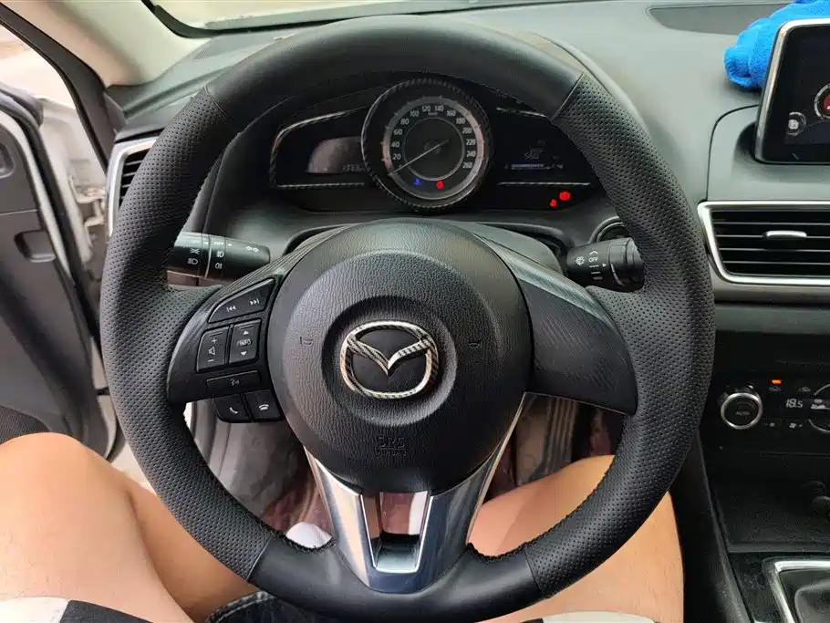 Mazda 3 Axela 2016 — фото 15
