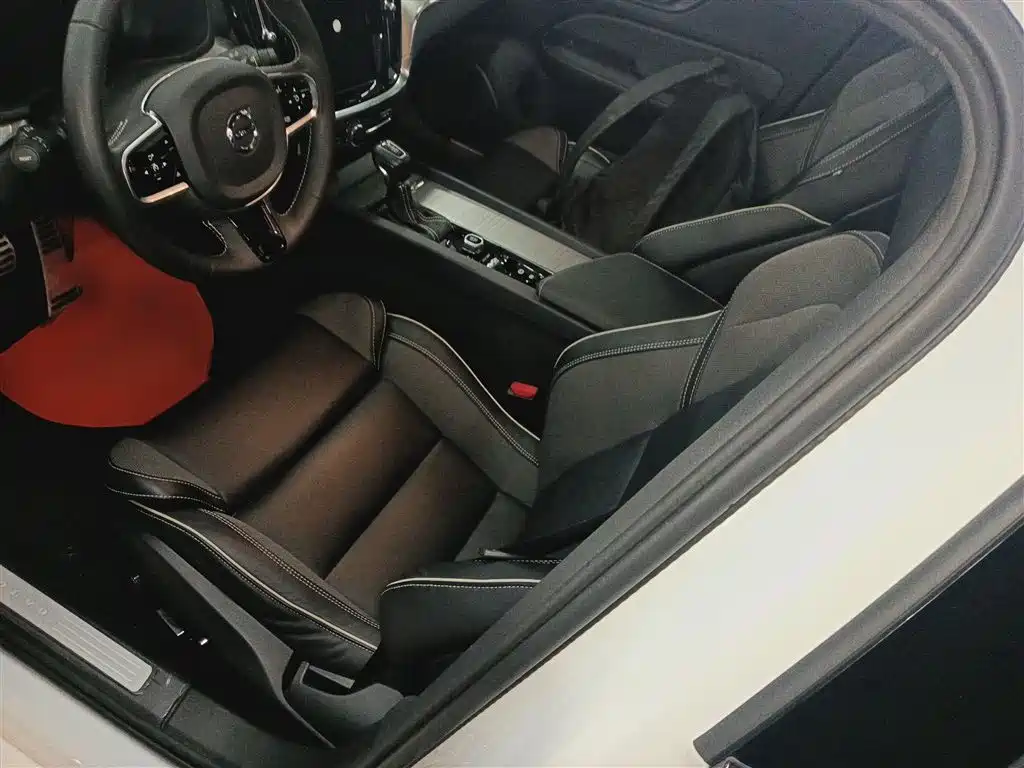 Volvo S60 2021 — фото 11