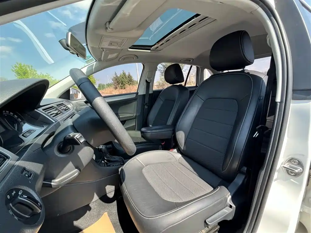 Skoda Rapid Spaceback 2017 — фото 18