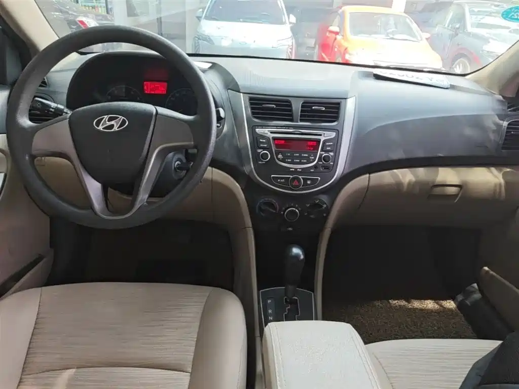 Hyundai Verna 2016 — фото 10