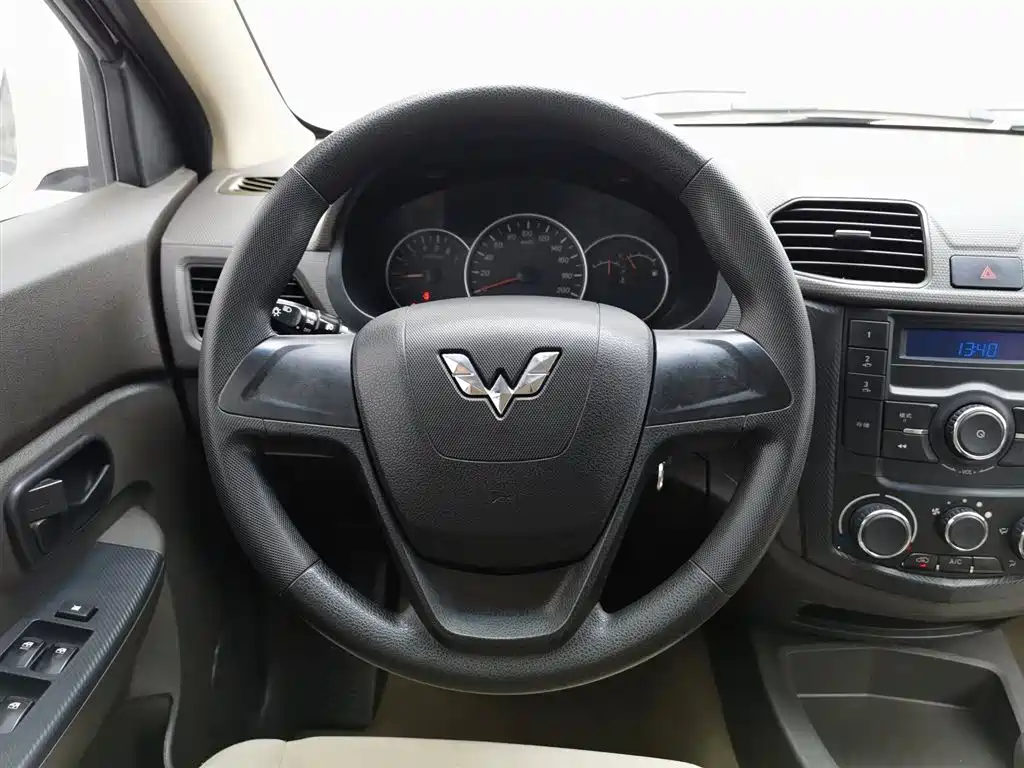 Wuling Hongguang 2018 — фото 11