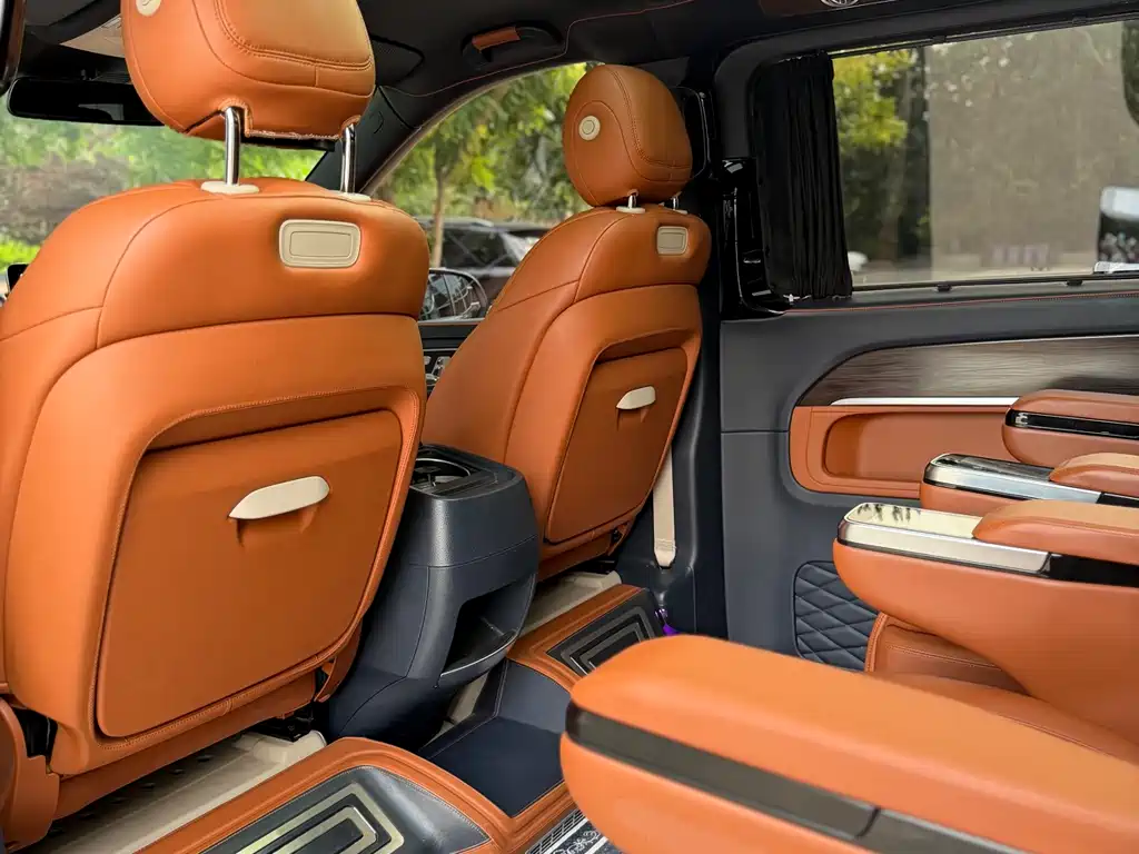 Mercedes-Benz V-Class 2022 — фото 13