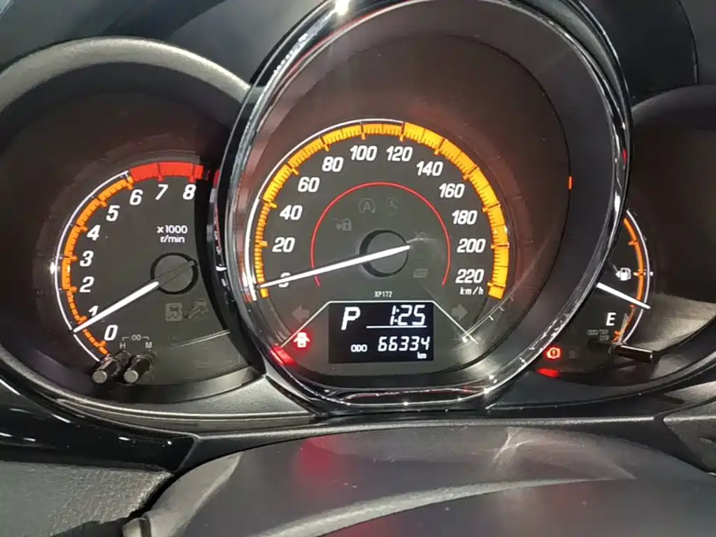 Toyota Yaris L 2021 — фото 12