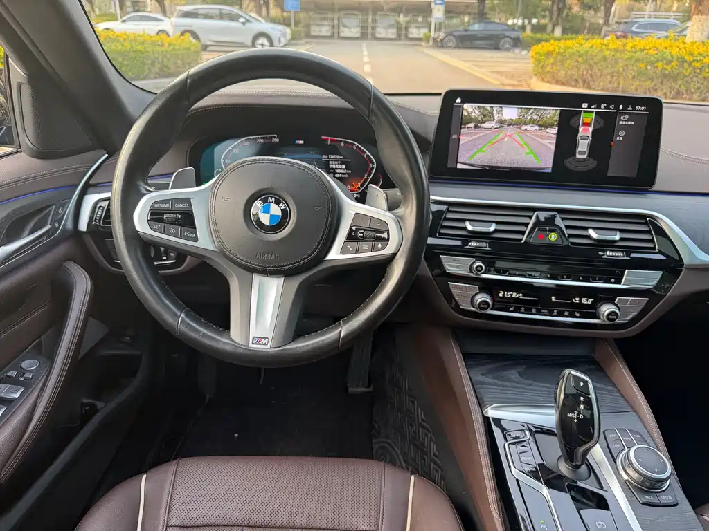 BMW 5 Series 2022 — фото 10