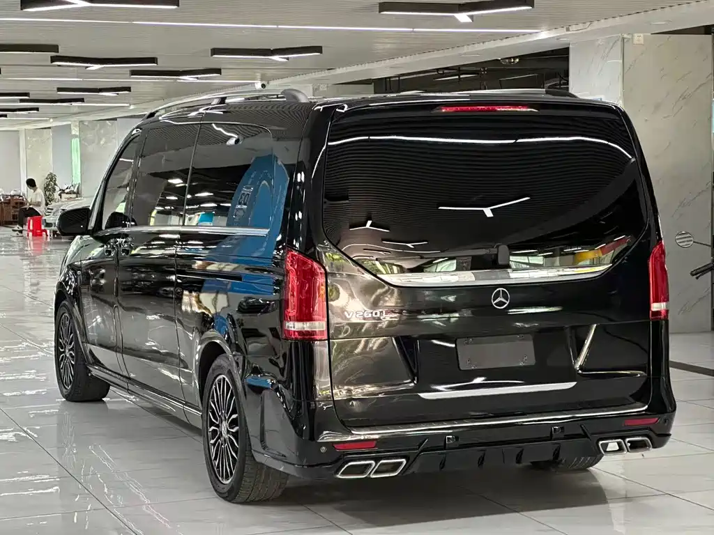 Mercedes-Benz V-Class 2018 — фото 15