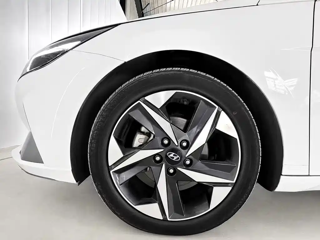 Hyundai Elantra 2022 — фото 10