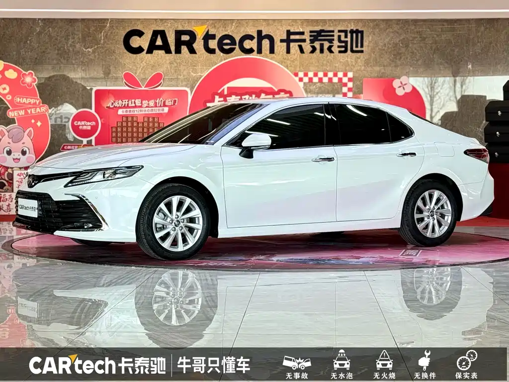 Toyota Camry 2022 — фото 1