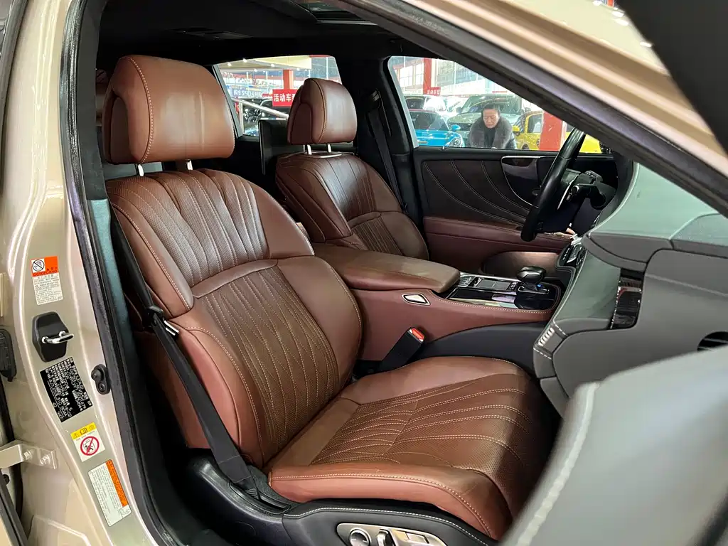Lexus LS 2018 — фото 17